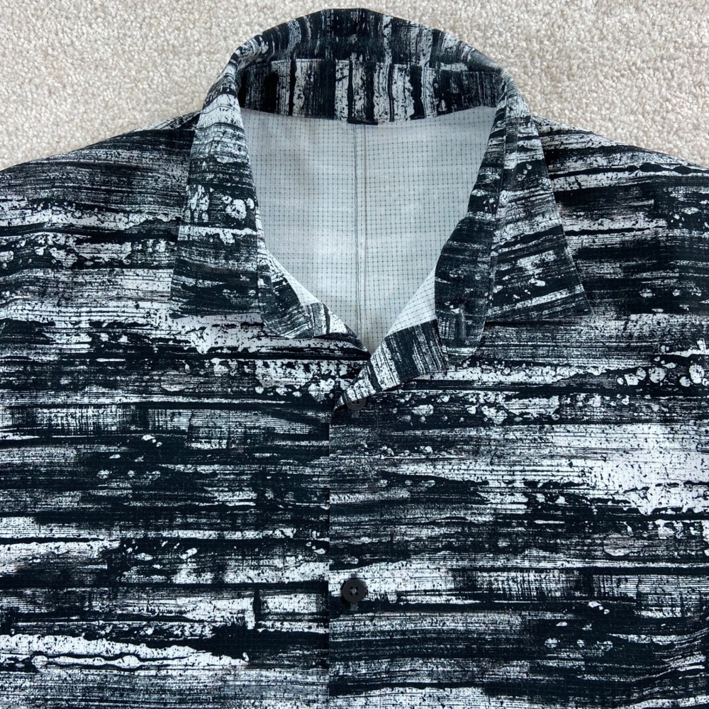 Lululemon Airing Easy Button Down Shirt Mens L Black White Abstract Short Sleeve
